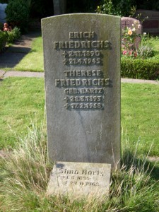 Erich P.J. Friedrichs, Helgoländer Widerständler, Grabstein Helgoländer Friedhof (Foto A. Friederichs)