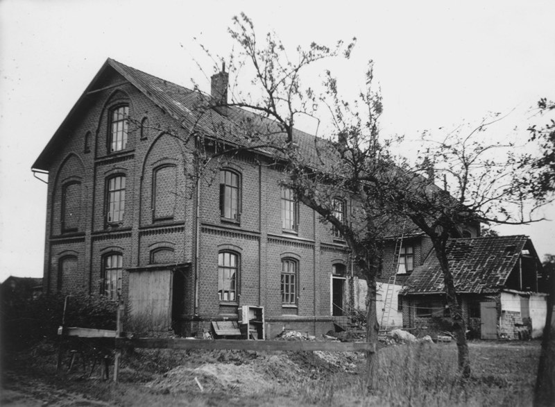 Alsenkaserne 1950 Rückseite (Plata, Michael: Ortsgeschichte Moorrege, Moorrege 2012)